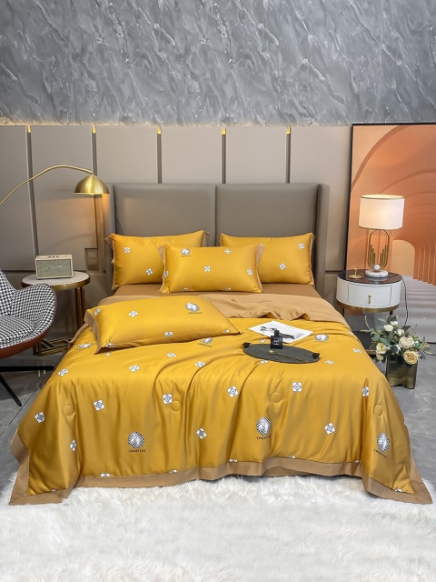 

JC Collection Yellow & White Geometric Summer 354 GSM Single Bed Quilt