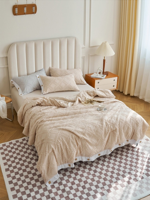 

JC Collection Beige & White Geometric Summer 354 GSM Double Bed Quilt