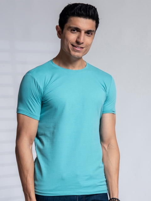 

Tinted Men Blue Striped V-Neck Slim Fit T-shirt