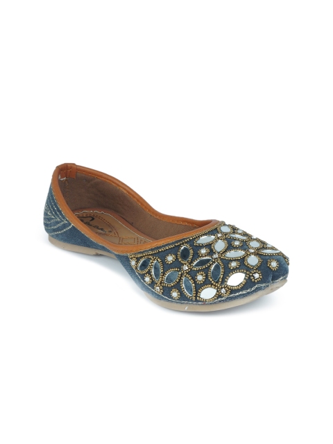 

The Desi Dulhan Women Grey Ethnic Flats