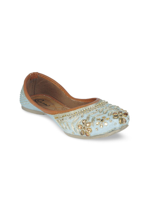 

The Desi Dulhan Women Grey Printed Leather Ethnic Mojaris Flats
