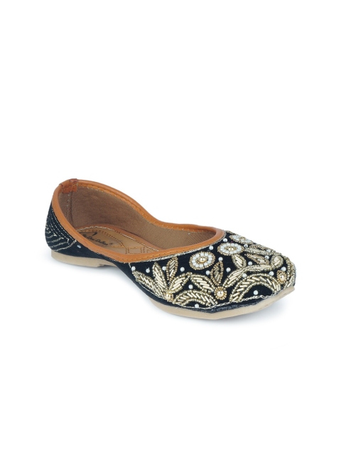 

The Desi Dulhan Women Black Printed Leather Ethnic Ballerinas Flats