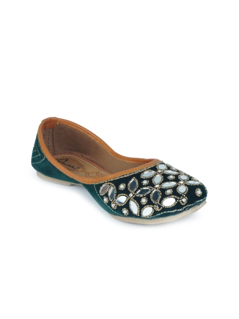 

The Desi Dulhan Women Green Printed Leather Ethnic Flats