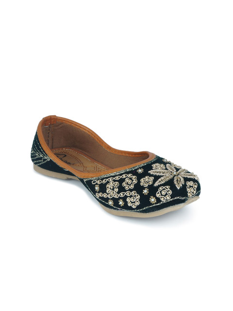 

The Desi Dulhan Women Green Printed Leather Ethnic Mojaris Flats