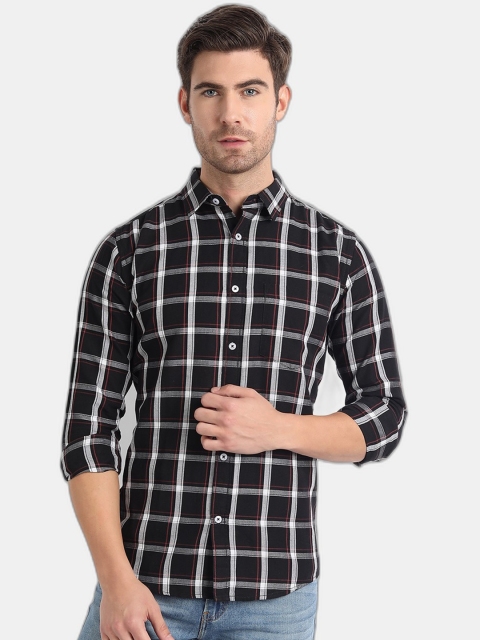 

SORATIA Men Black Slim Fit Checked Casual Shirt