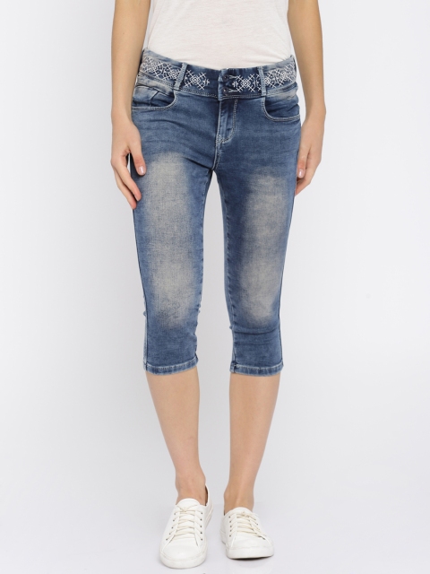 

Deal Jeans Women Blue Solid Skinny Fit Capris