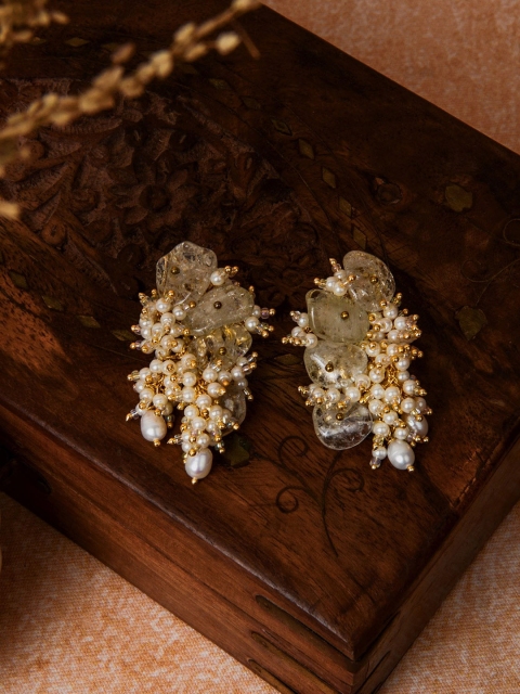 

D'oro White Contemporary Studs Earrings