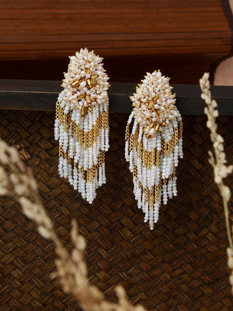 

D'oro women White Contemporary Drop Earrings