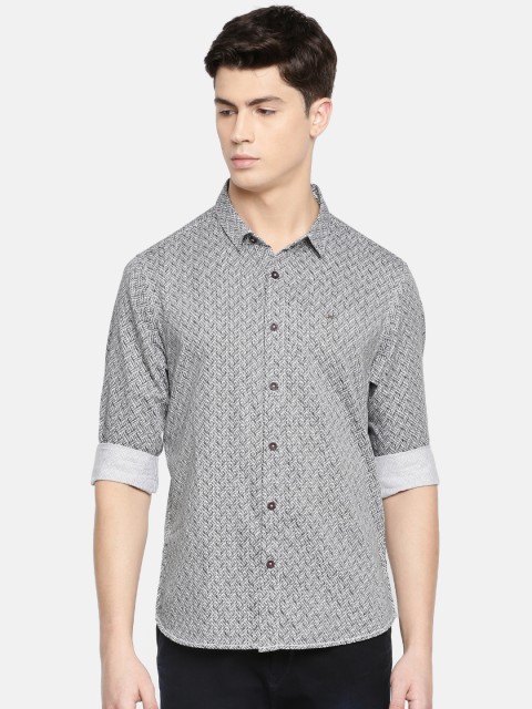 

SPYKAR Men Black & White Regular Fit Printed Casual Shirt