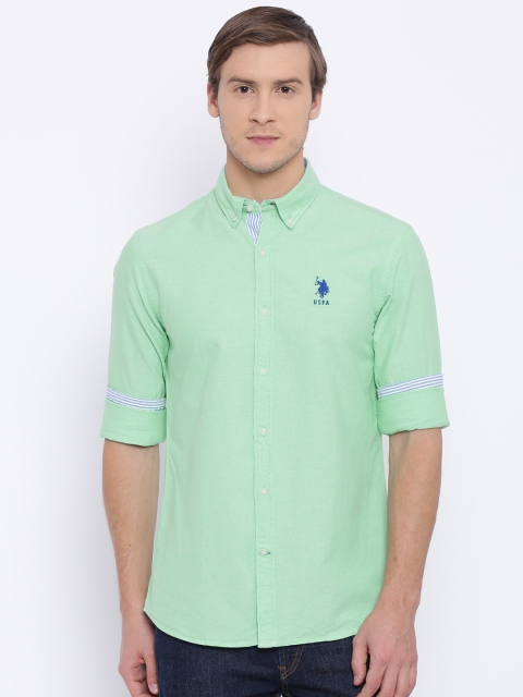 

U.S. Polo Assn. Men Green Tailored Fit Solid Casual Shirt
