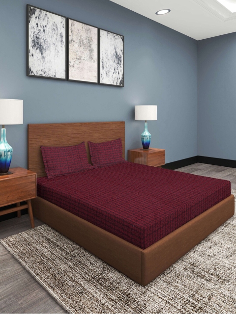 

KLOTTHE Maroon & Black Geometric 300 TC King Bedsheet with 2 Pillow Covers