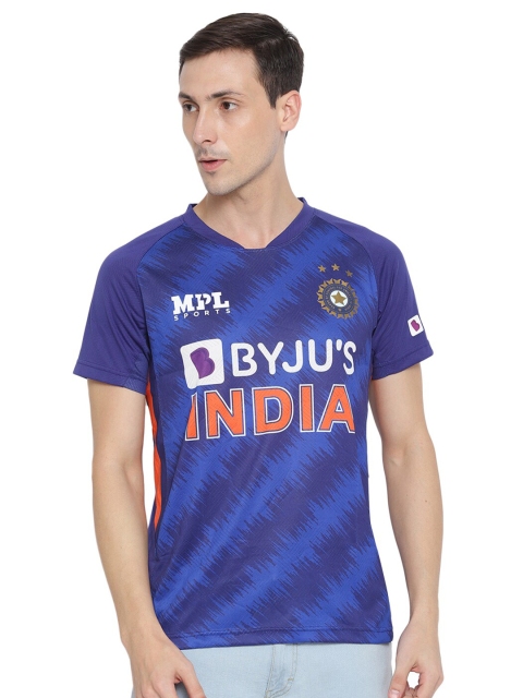 

MPL SPORTS Men Blue Typography Printed V-Neck Applique T-shirt