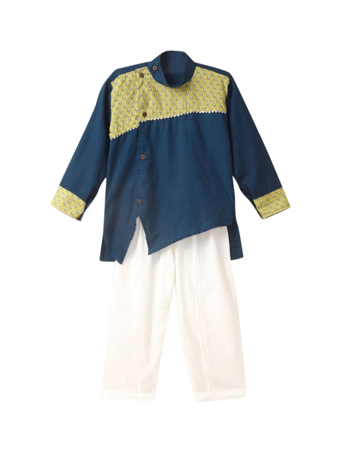 

Hopscotch Boys Blue & White Printed High Slit Pure Cotton Kurta Set