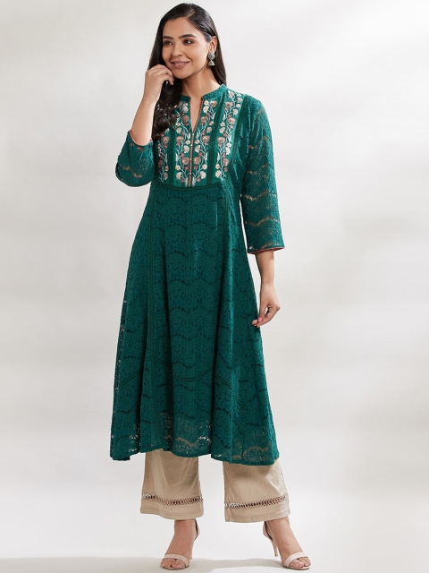 

Lakshita Women Green & White Geometric Embroidered Kurta