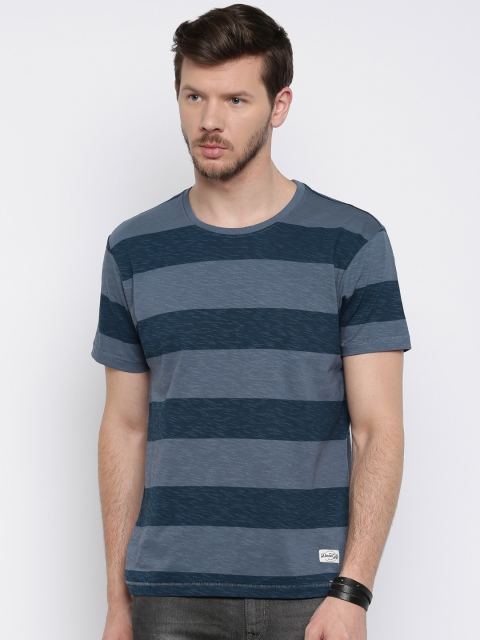 

Flying Machine Men Blue Striped Round Neck T-shirt, Na