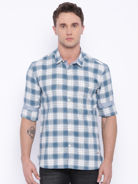 

Voi Jeans Men Blue & White Slim Fit Checked Casual Shirt