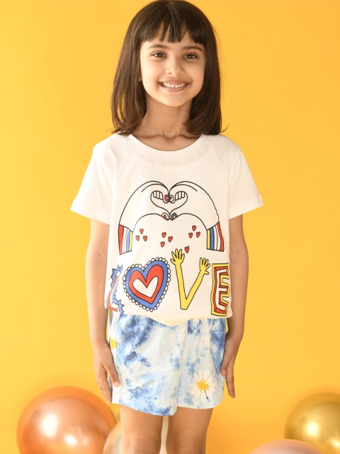 

Anthrilo Girls White Printed T-shirt with Shorts