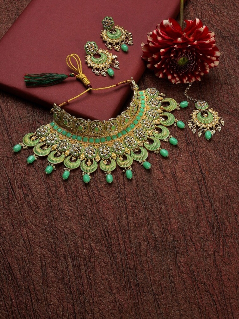 

SOHI Gold-Plated Green Kundan-Studded & Beaded Jewellery Set