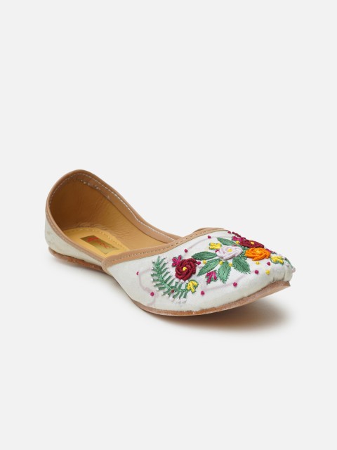 

Ta Chic Women White Printed Leather Ethnic Flats