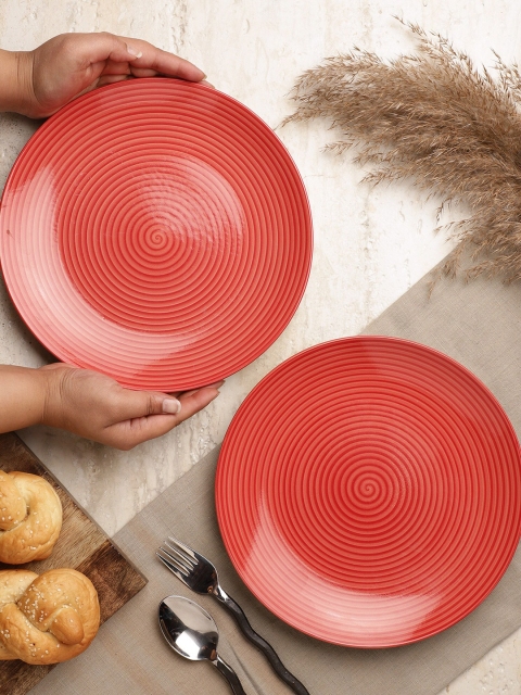 

The Decor Mart Red Set of 2 Ceramic Glossy Plates, Multi