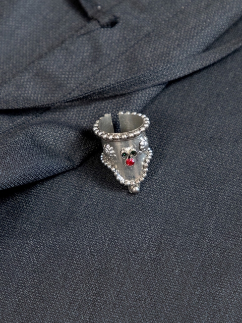 

creyons by mansi Silver-Toned & Red Stone-Studded Finger Ring