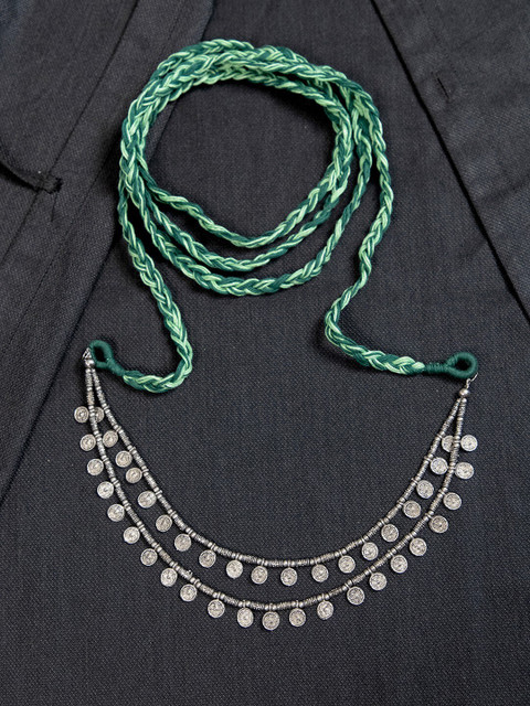 

creyons by mansi Green & Silver-Toned Embellished Stole Handcrafted Necklace