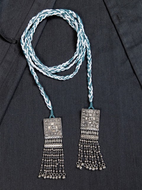 

creyons by mansi White & Blue Embellished Stole Handcrafted Necklace