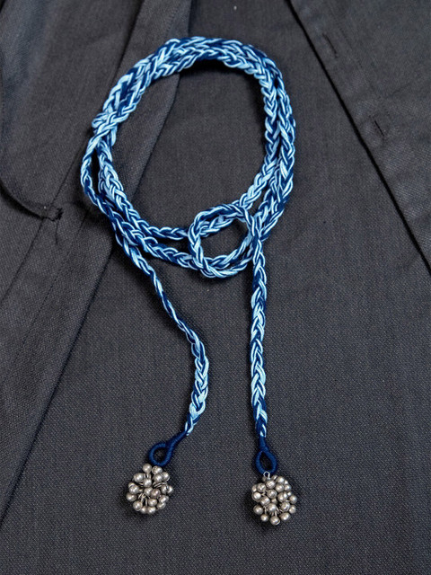 

creyons by mansi Blue & Silver-Toned Embellished Stole Handcrafted Necklace