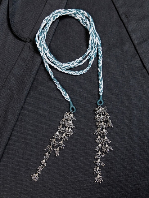 

creyons by mansi White & Silver-Toned Embellished Stole Handcrafted Necklace