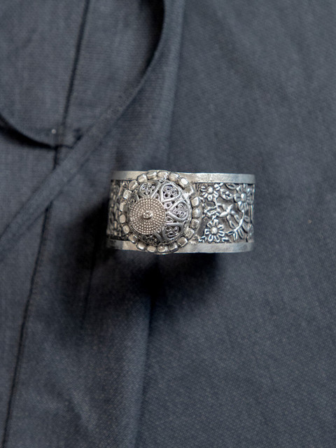 

creyons by mansi Women Silver-Toned Handcrafted Cuff Bracelet