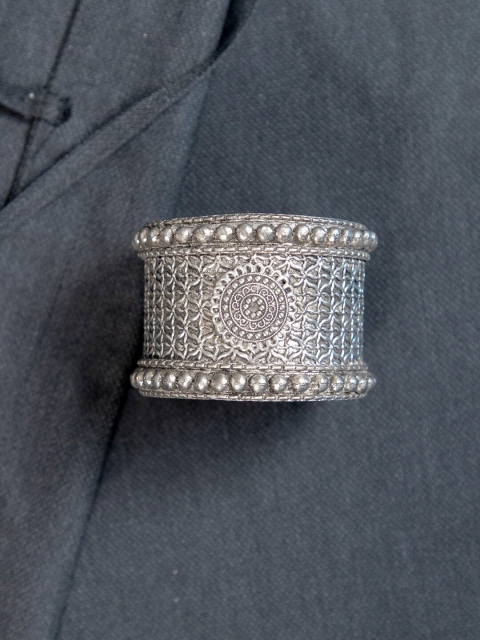 

creyons by mansi Women Silver-Toned Handcrafted Cuff Bracelet