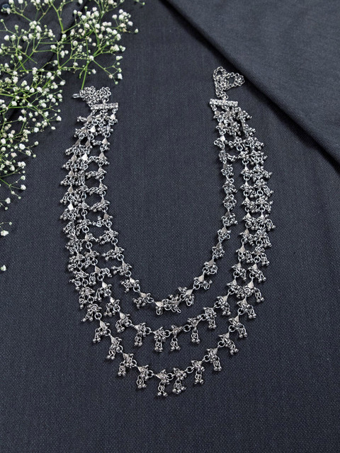 

creyons by mansi Silver-Toned Handcrafted Necklace