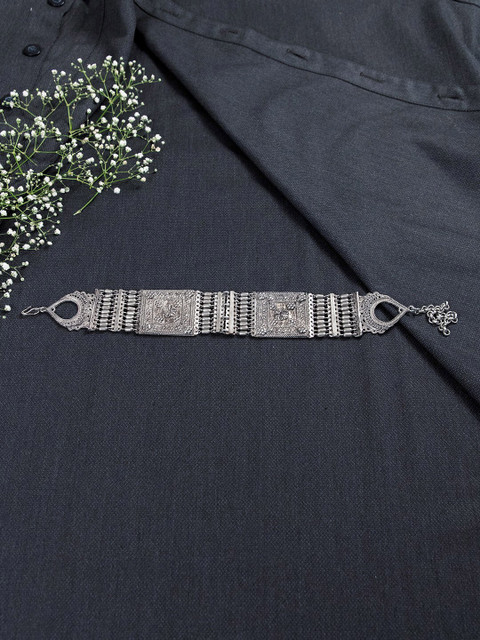 

creyons by mansi Silver-Toned Handcrafted Necklace