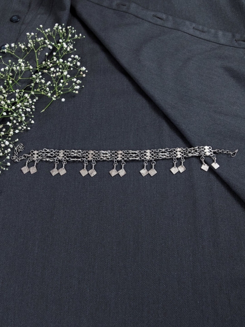 

creyons by mansi Silver-Toned Handcrafted Necklace