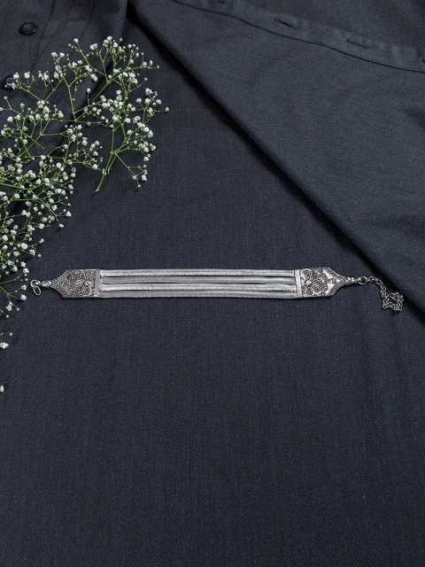 

creyons by mansi Silver-Toned Handcrafted Necklace