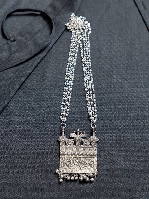 

creyons by mansi Silver-Toned Handcrafted Necklace