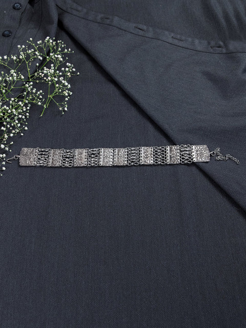 

creyons by mansi Silver-Toned Choker Necklace
