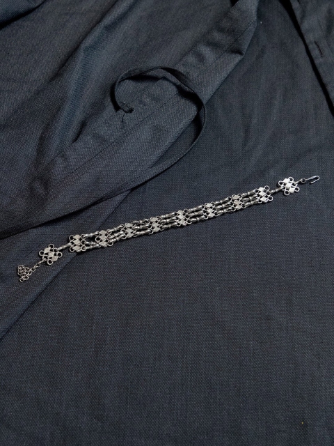 

creyons by mansi Silver-Toned Choker Necklace
