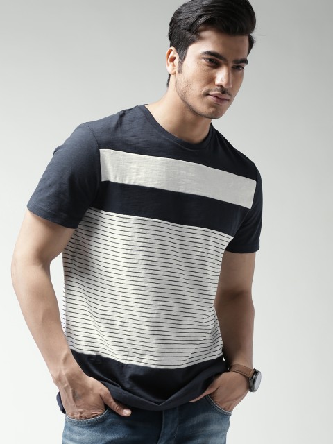 

Celio Men White Striped Round Neck T-shirt