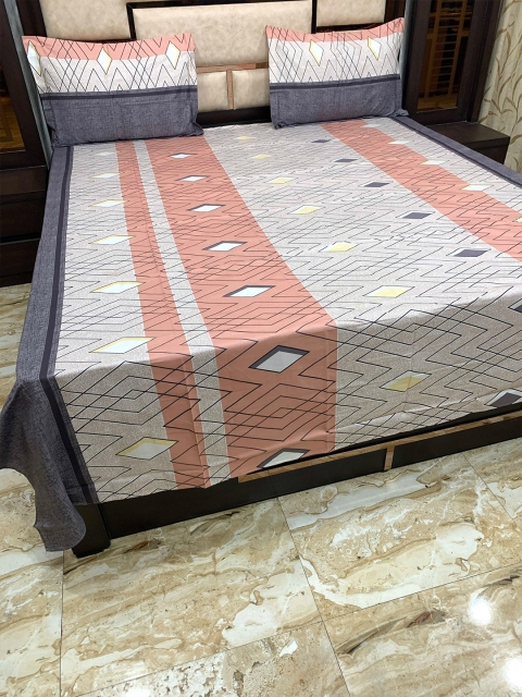 

Pure Decor Peach-Coloured & Cream-Coloured Geometric 300 TC Queen Bedsheet with 2 Pillow Covers