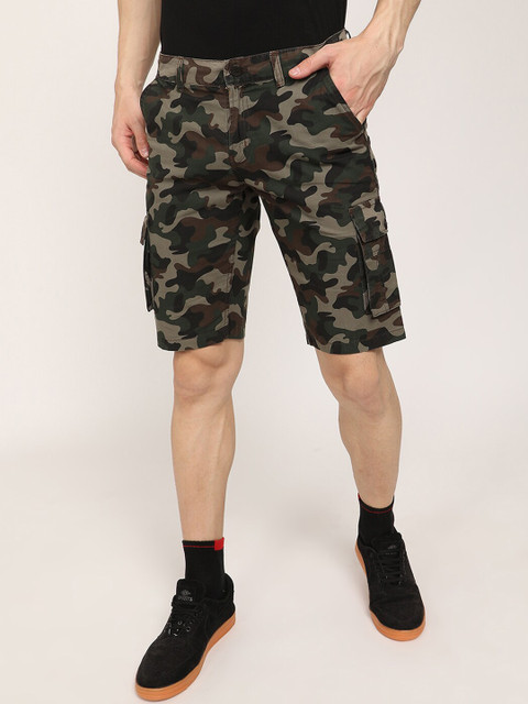 

V2 Value & Variety Men Green Camouflage Printed Cargo Shorts