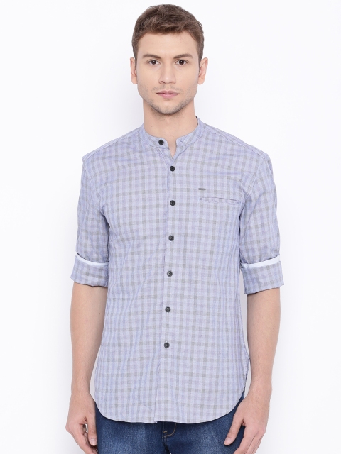 

Voi Jeans Men Blue Checked Casual Shirt