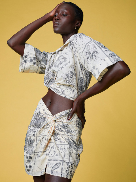 

H&M Women Black & White Printed Cropped Resort-Collar Blouse