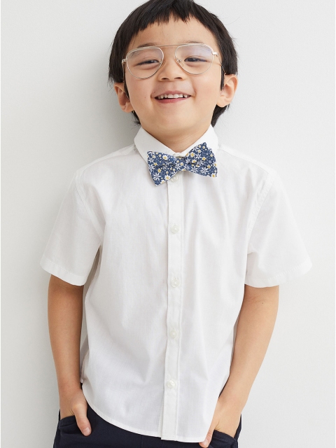 

H&M Boys White Solid Regular Fit Cotton Shirt and Bow Tie