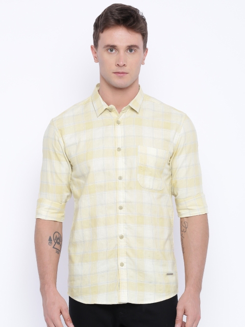 

Voi Jeans Men Beige Checked Casual Shirt