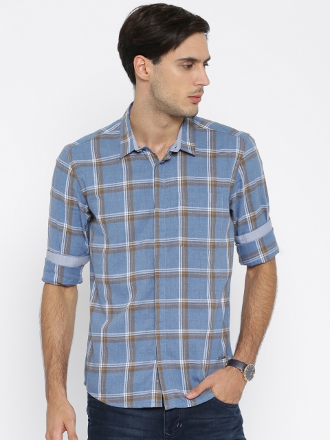 

Voi Jeans Men Blue Regular Fit Checked Casual Shirt