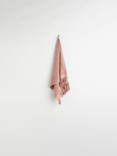 

H&M Pink Solid Tasselled Bath Towel