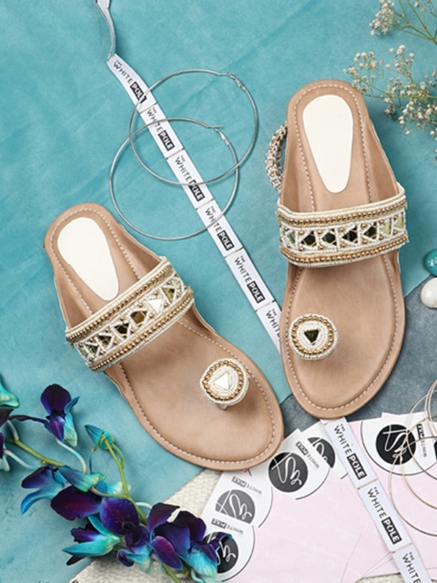 

THE WHITE POLE Women White Embellished Ethnic One Toe Flats
