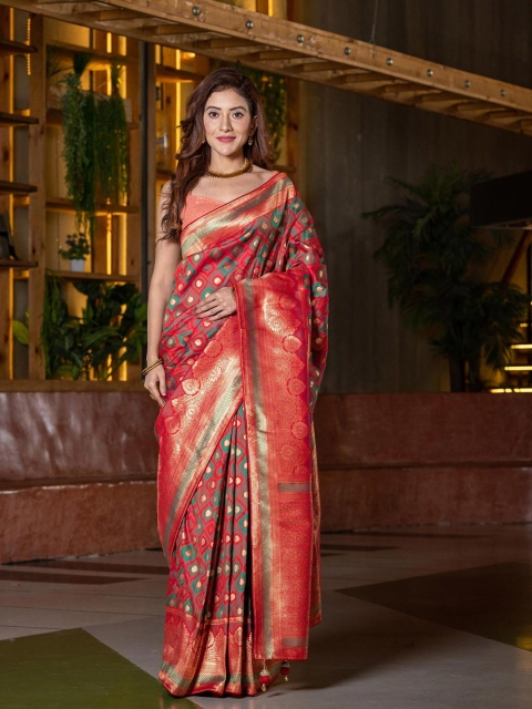 

BEATITUDE Red & Green Ethnic Motifs Zari Silk Blend Saree