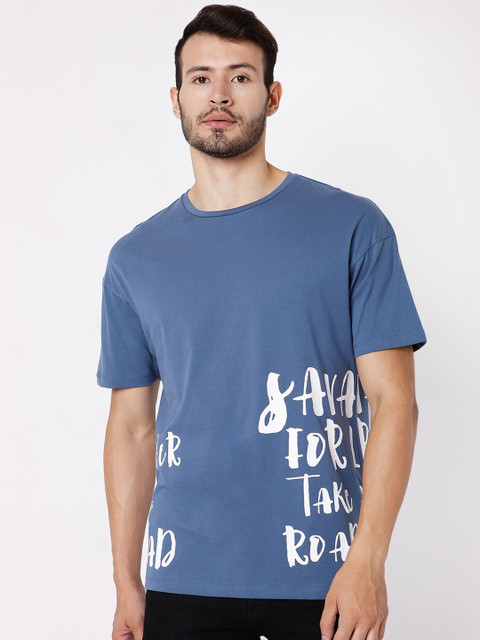 

Rex Straut Jeans Men Navy Blue Typography Printed Drop Shoulder Sleeves Raw Edge T-shirt